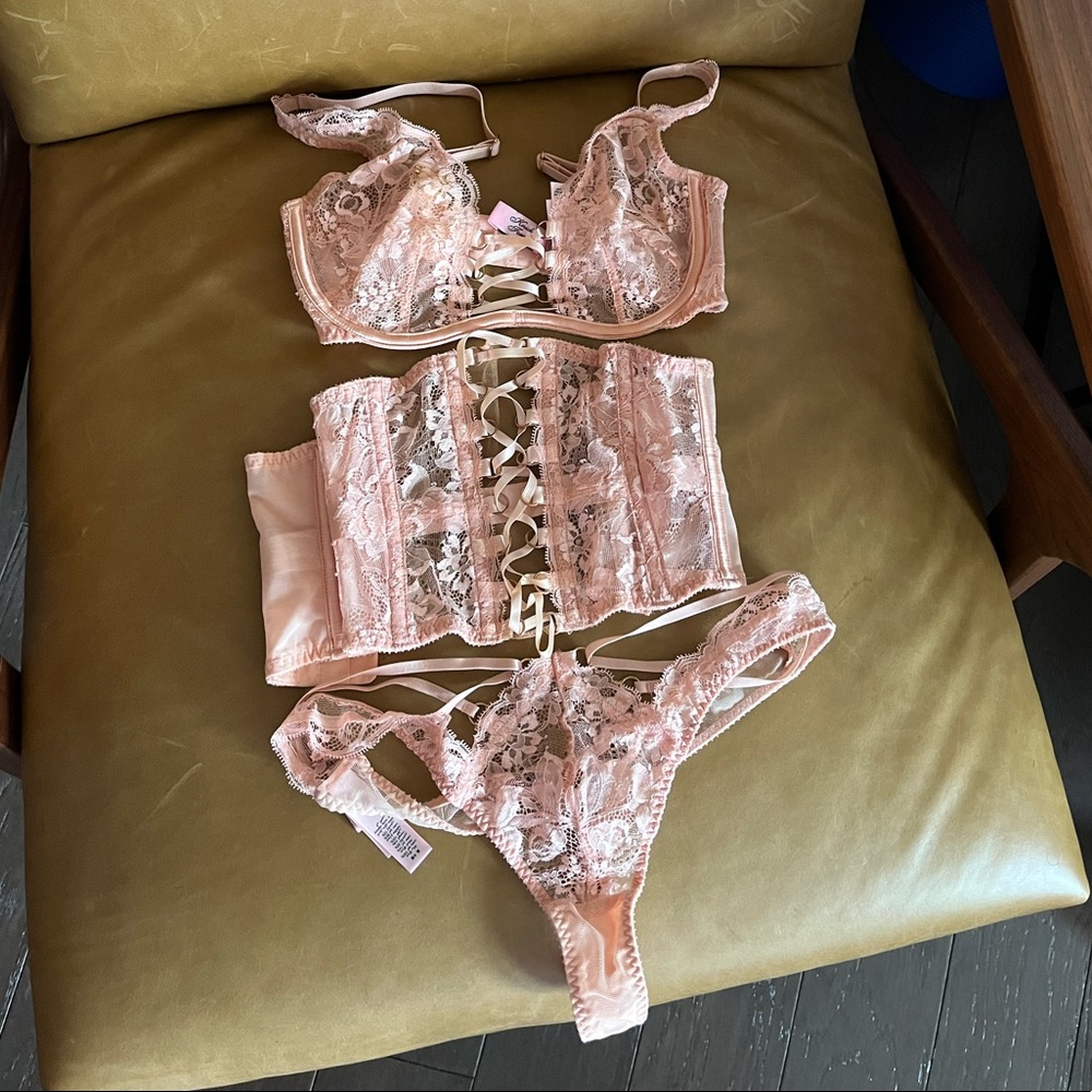 Agent Provocateur full pink lace set 32C XS size 2 WORN ONCE!